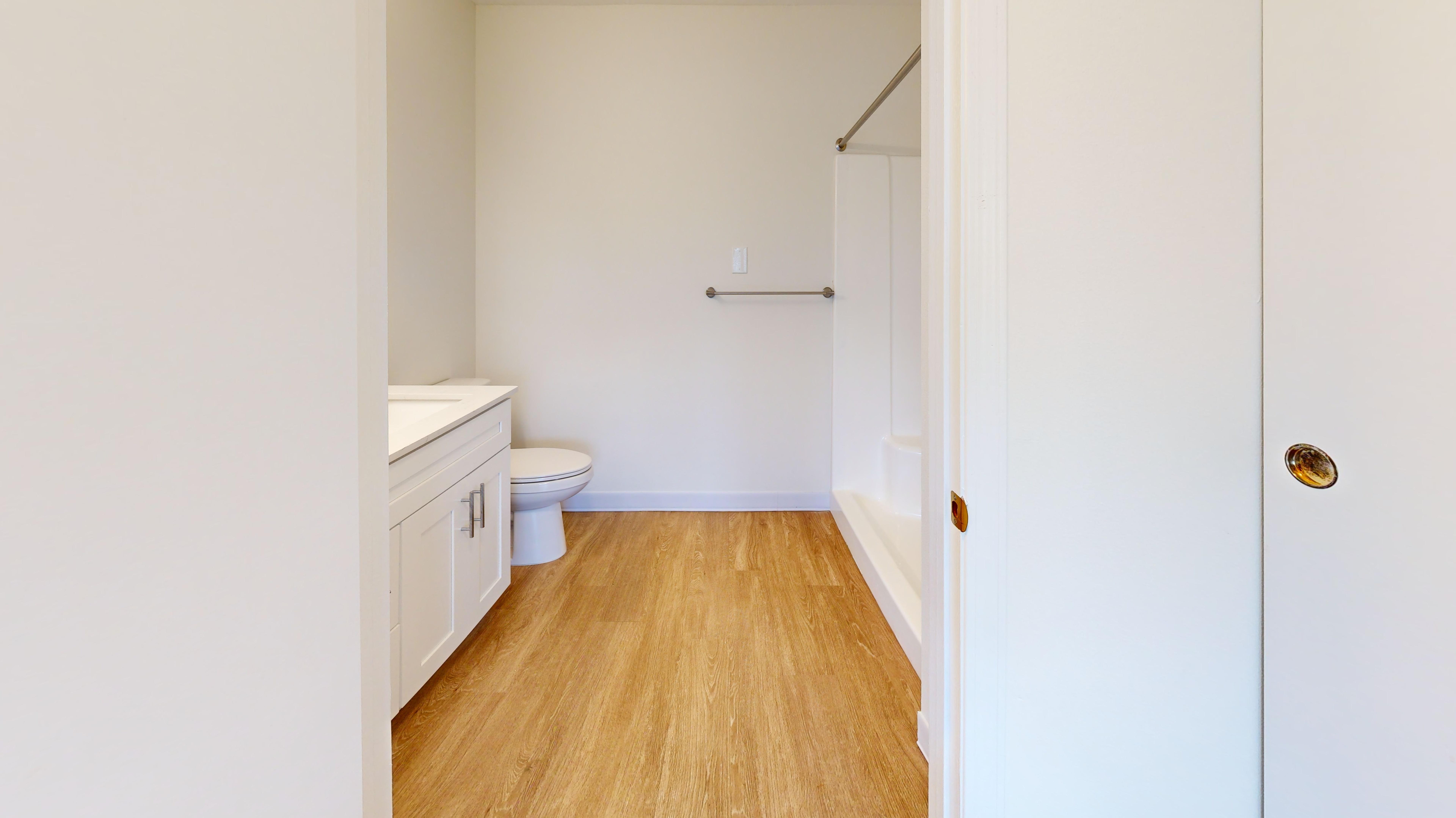 Azalea-Park-IL-Studio-426-sqft-Bathroom
